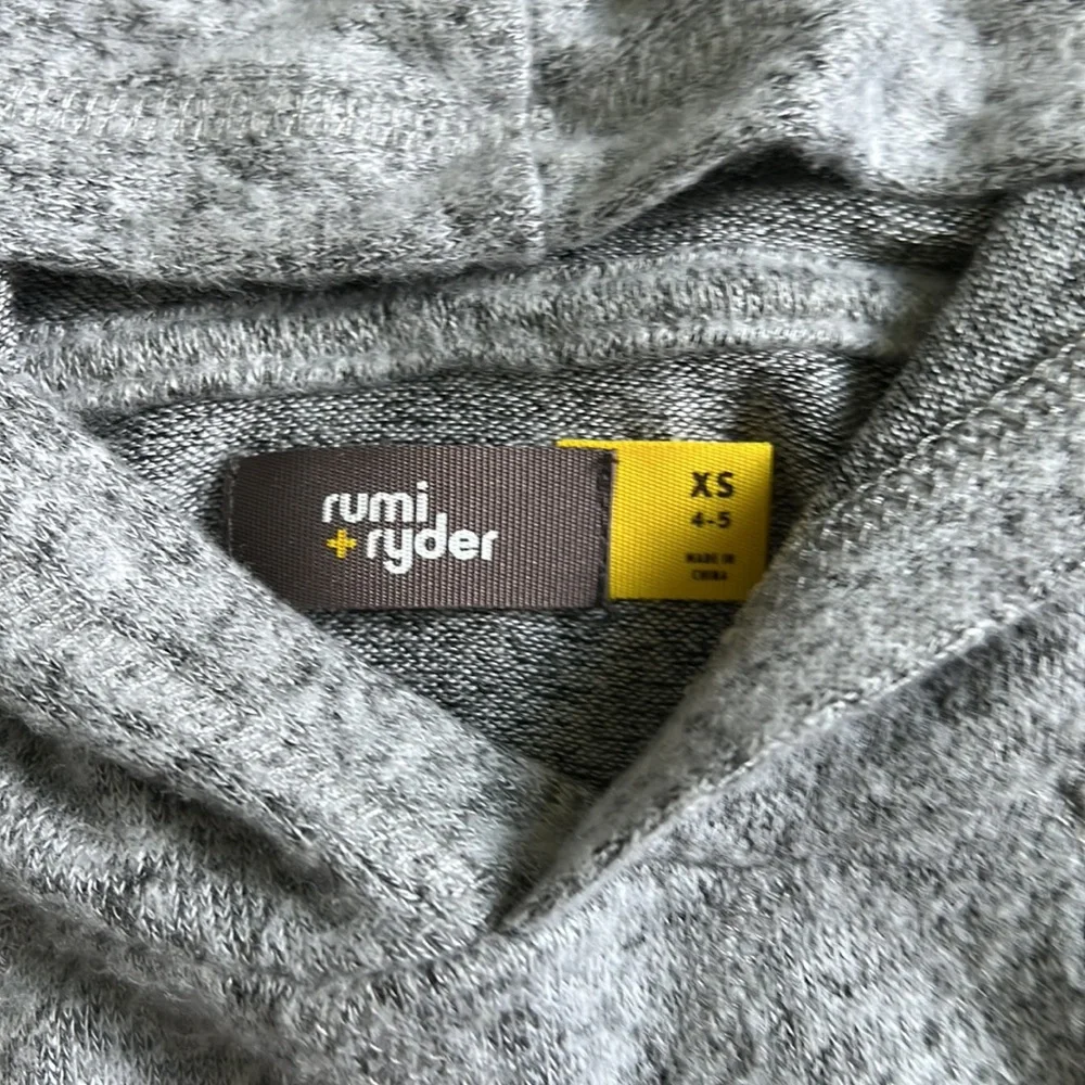 RUMI & RYDER | Lightweight Gray Hooded Sweater - Picture 4 of 5